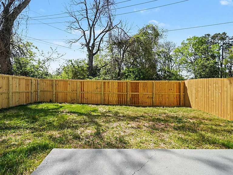1500-1502 Bryan St — Photo 34
