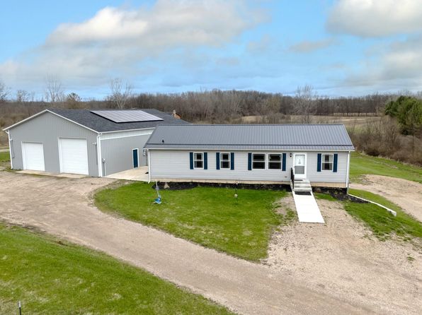 37161 39th Ave, Paw Paw, MI 49079