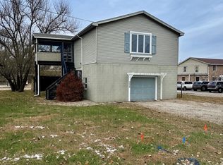 548 E 7th St, Clinton, IN 47842