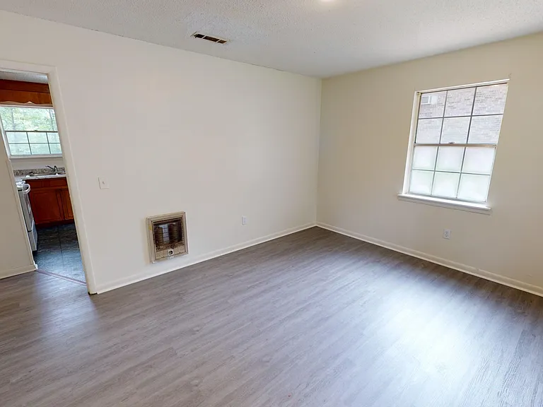 901 E Grubbs St — Photo 4