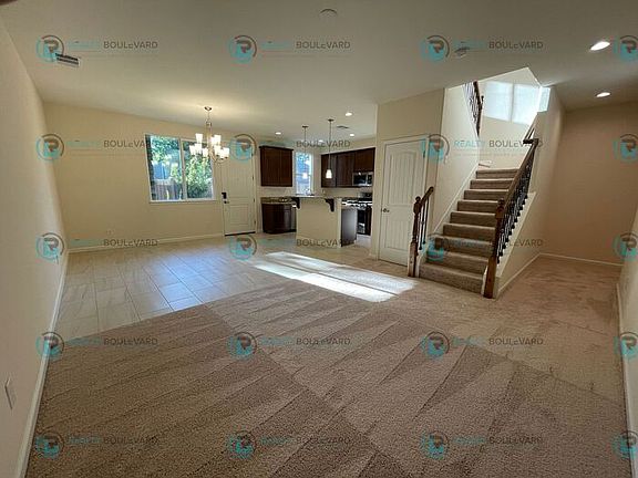 5th image of 925 W End St