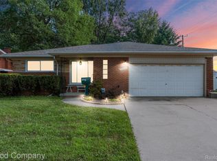 11006 Racine Rd, Warren, MI 48093