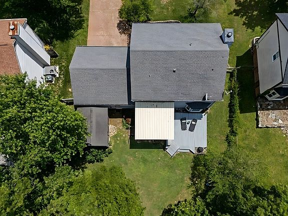 2nd image of 2019 Hidden Cove Rd