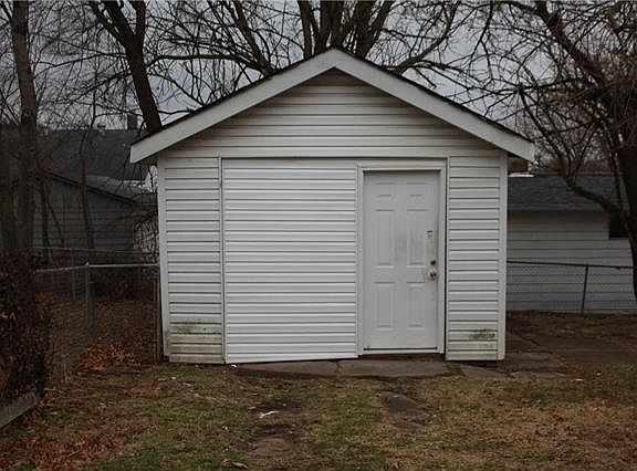 5th image of 150 W Velma Ave