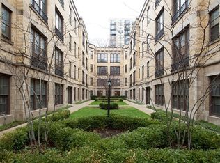 438 W Surf St #2A, Chicago, IL 60657