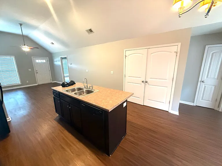 6320 Burbank Crossing Loop — Photo 6