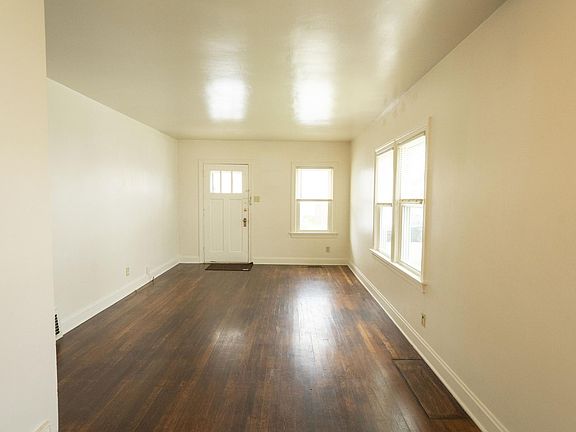 4th image of 396 Schreiner Ave