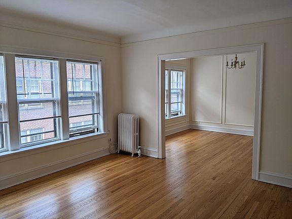 2nd image of 725 Hinman Ave APT 2E
