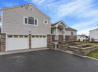 51 Mowbray Ave, Bay Shore, NY 11706