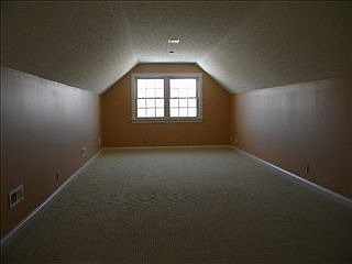 4th image of 440 Hunter Pt
