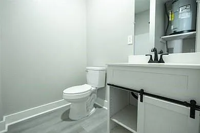2612 Castle #H — Photo 13