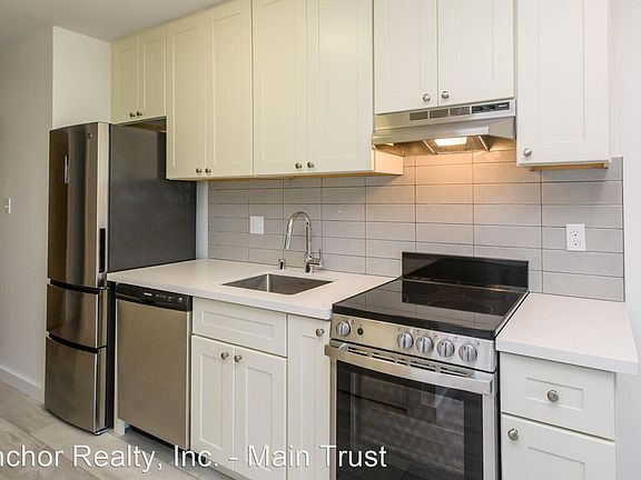 3rd image of 550 27th St #102