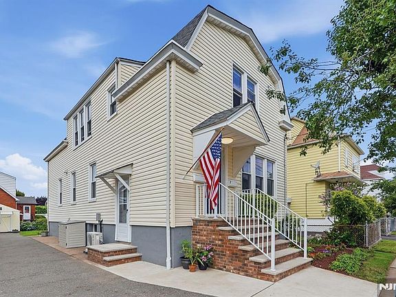 2nd image of 97 Bergen St