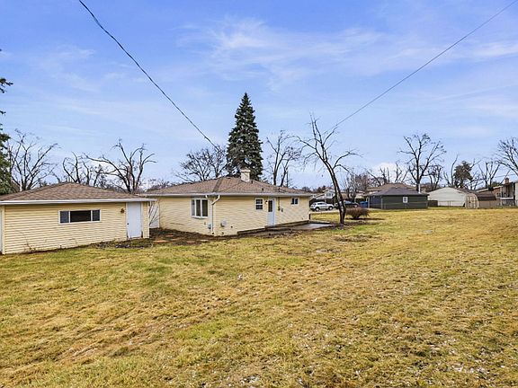 3rd image of 451 W Linda Ln