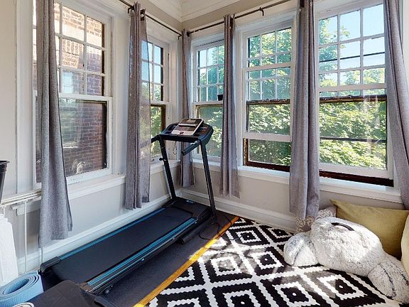 4th image of 1544 W Arthur Ave #3