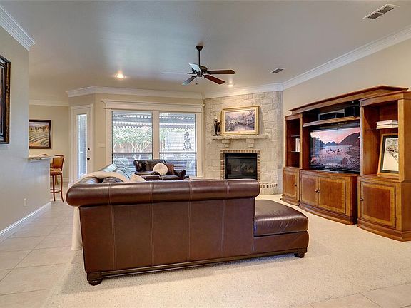 5th image of 8201 Regency Dr