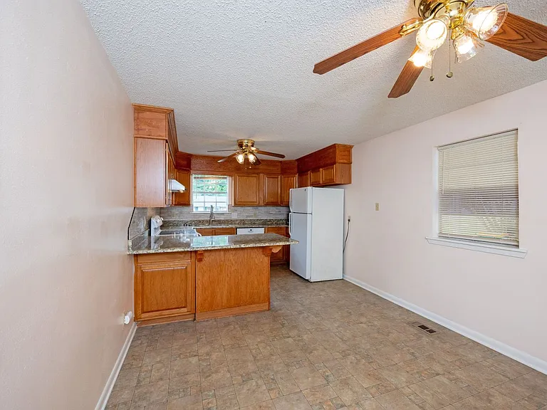 1320 Northpoint Cir — Photo 29