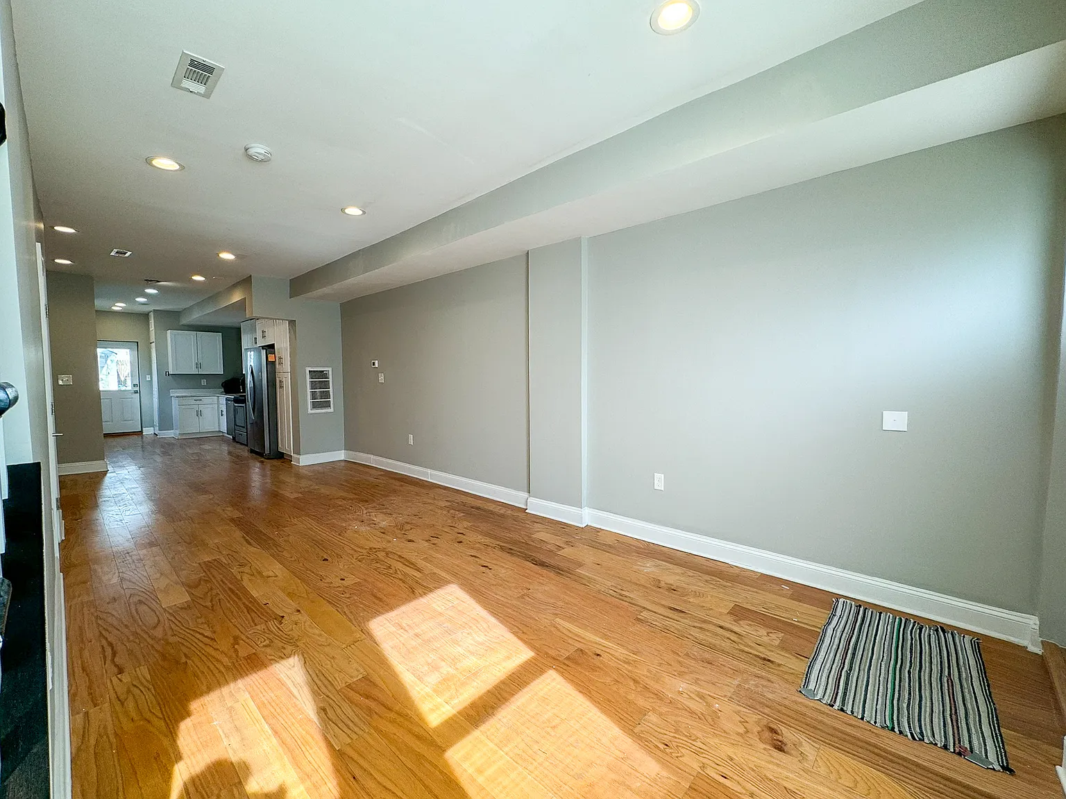 3 bed, 1230 sqft, $2,550 — Photo 3