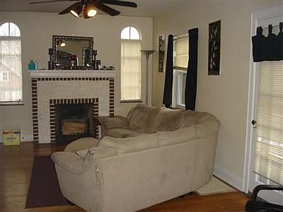 2nd image of 549 Pedretti Ave