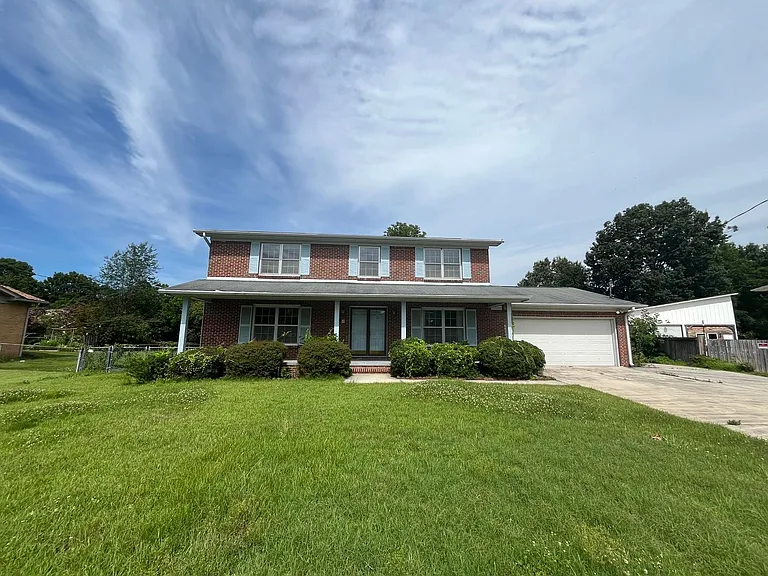 817 Mira Vista Dr SE — Photo 1