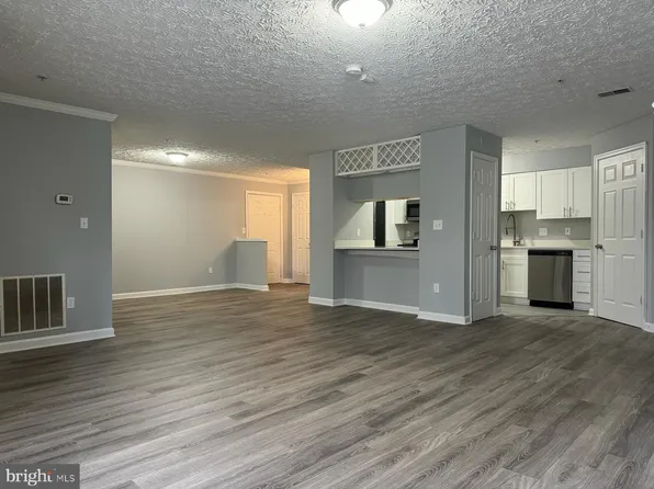 3714 Excalibur Ct APT 204, Bowie, MD 20716