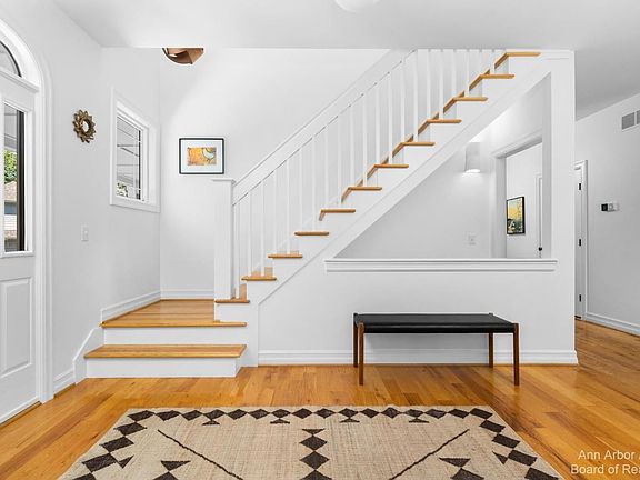 5th image of 1209 Overidge View Ct