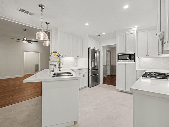 3rd image of 3320 Tower Rd