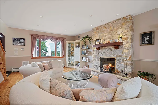 Sold by Century 21 Amiable Realty Group II Inc | media 47