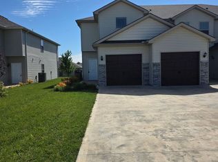 8050 SW 4th St, Blue Springs, MO 64014