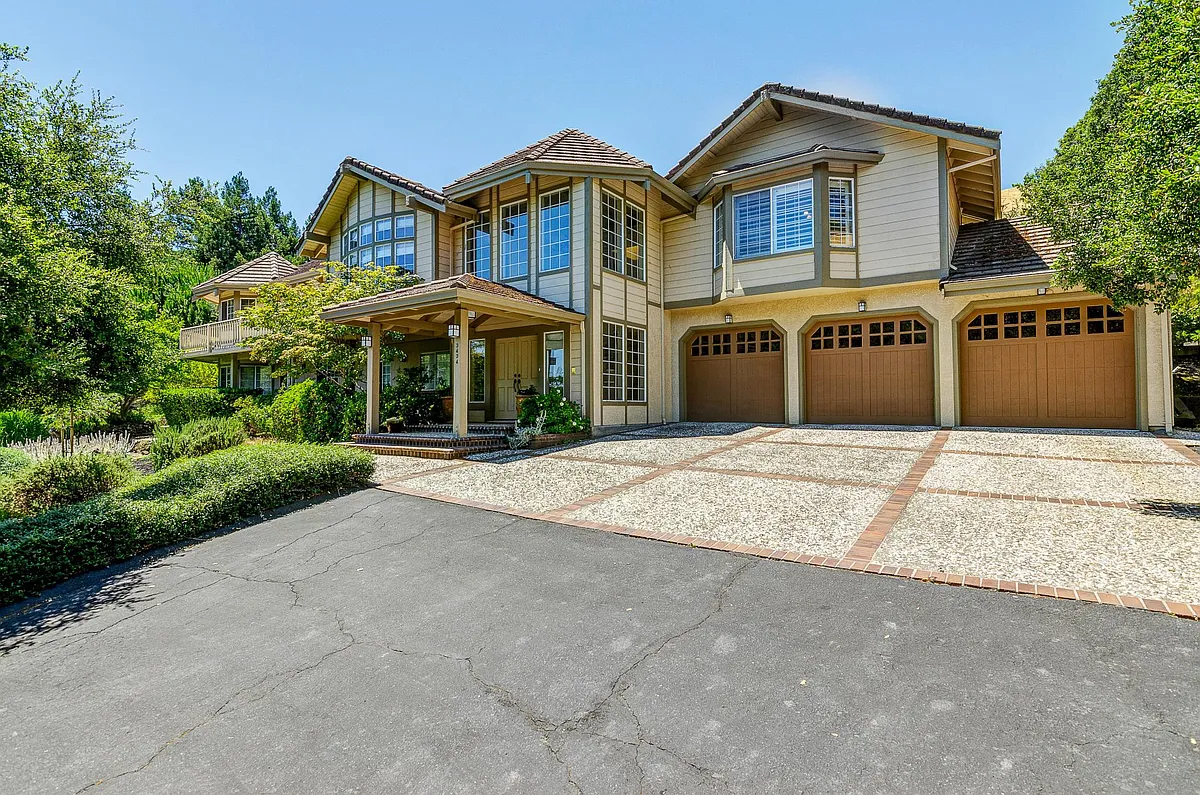 Primary Photo - 3434 Woodview Dr