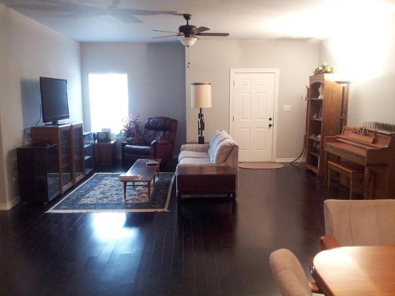 3rd image of 116 Hollyhill Ln