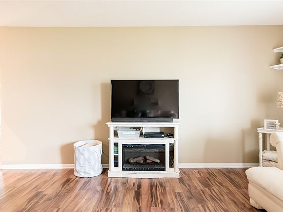 4th image of 805 N Metts St