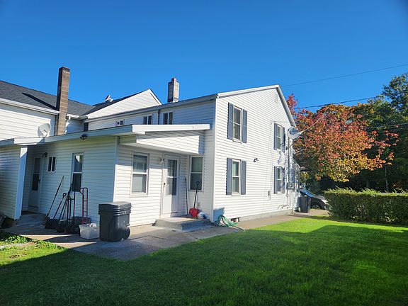 3rd image of 879 Center St #2