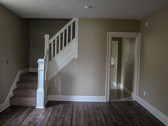 2nd image of 827 E Starr Ave