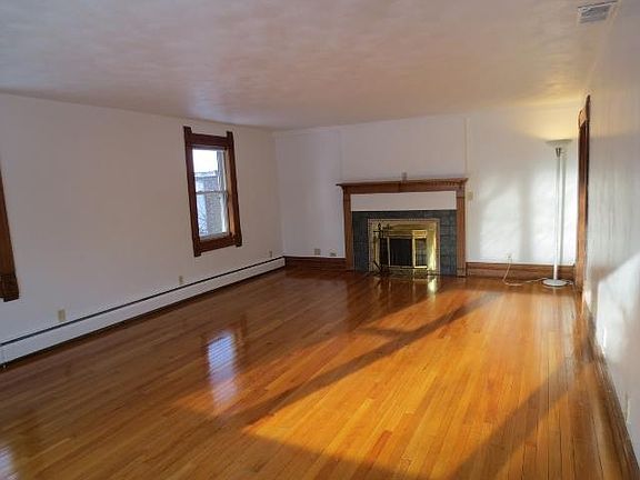 2nd image of 816 Elmwood Dr