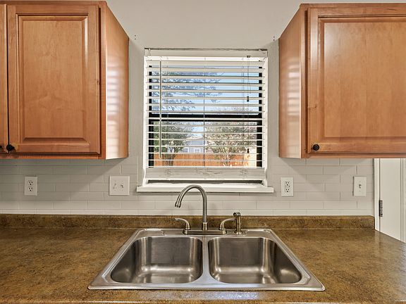 3rd image of 1708 Cumberland Trl