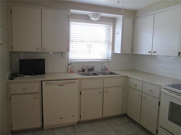 5th image of 951 Cherry Hills Dr