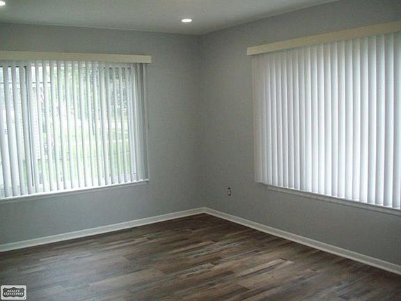3rd image of 27529 Demrick St