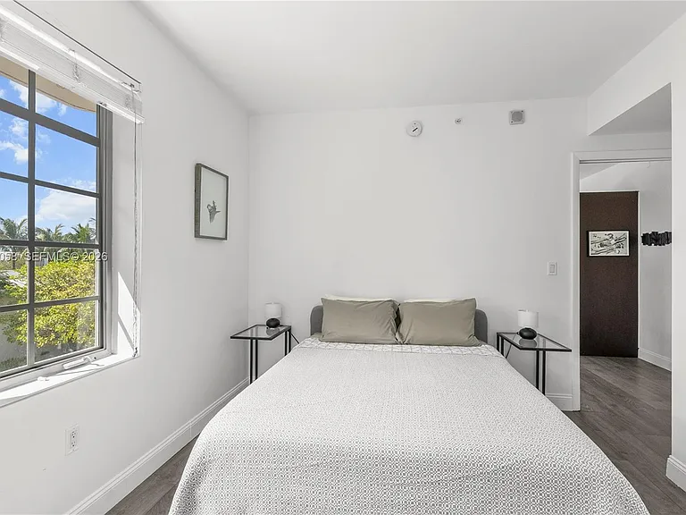 435 21st St #318 — Photo 7