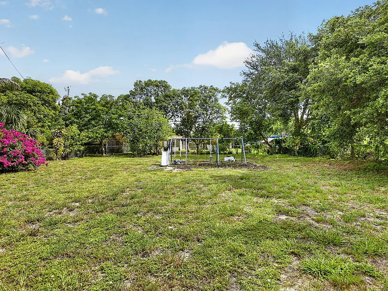 2465 Taylor St — Photo 39
