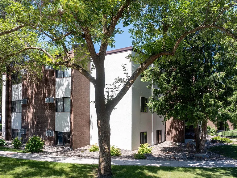 Barbary Knoll Apartments — Photo 8