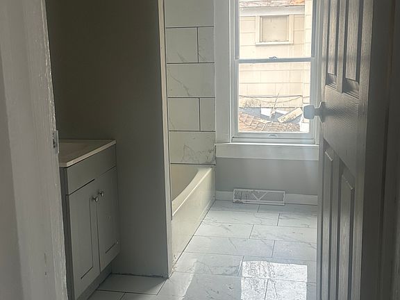 4th image of 201 Kellogg St #3