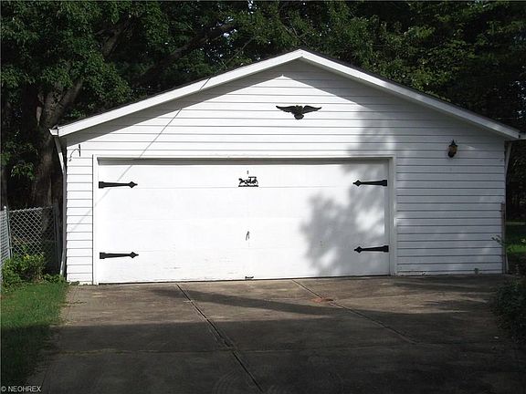 2nd image of 7061 Parma Park Blvd