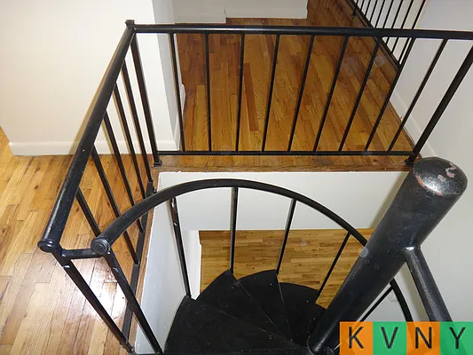 Rented by KVNY Soho | media 24