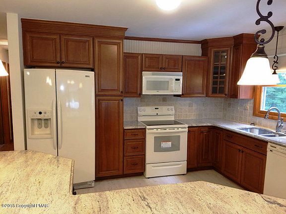 3rd image of 258 Clubhouse Dr