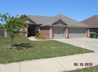 3004 N 17th St, Rogers, AR 72756