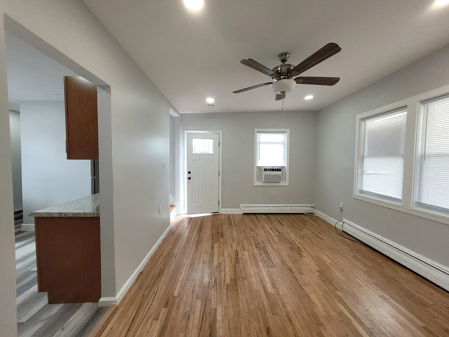 3 bed, $1,600 — Photo 2