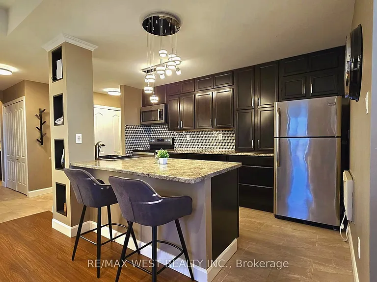 75 Huxley St #705 — Photo 4