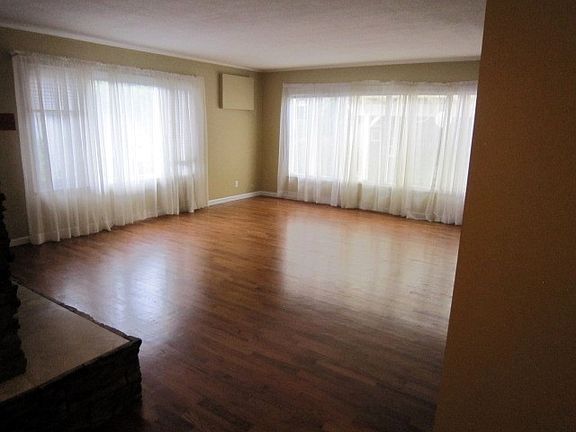 Open Living Room -Wood Floor
