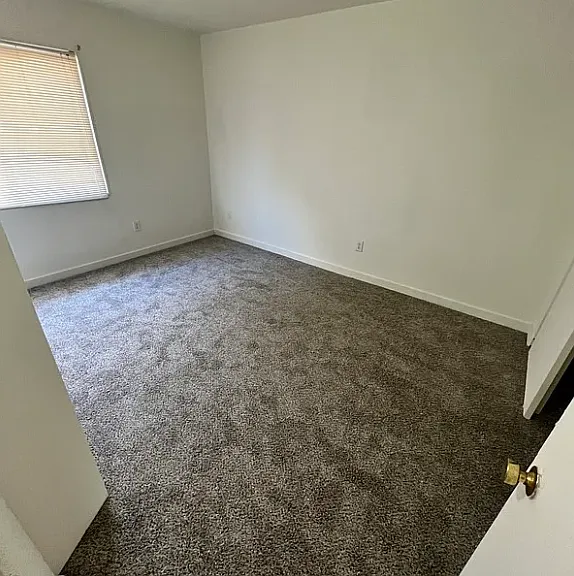 5212 Castlewood Rd #D — Photo 10